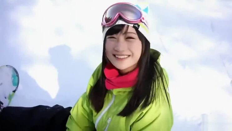 Элегантная восточная распутница с плоской грудью