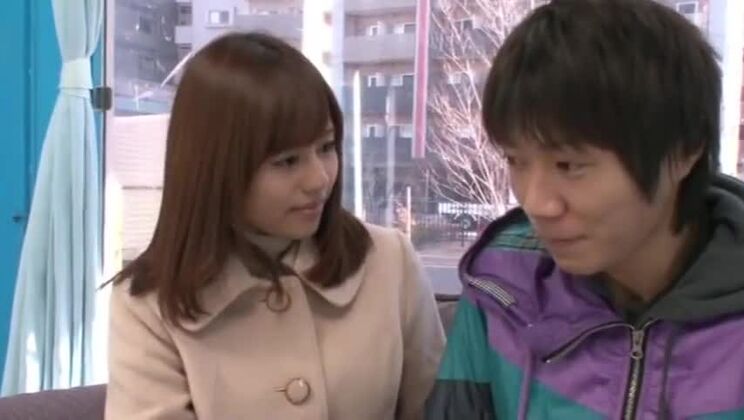 Верховная азиатская шлюха на публике.