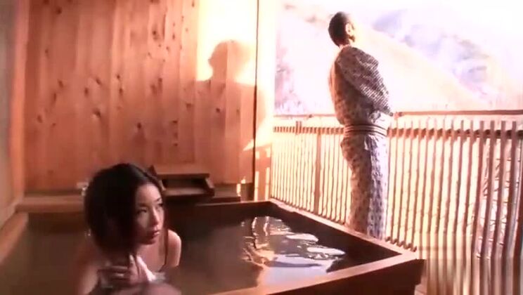 Красивая японская красотка обожает букаке.