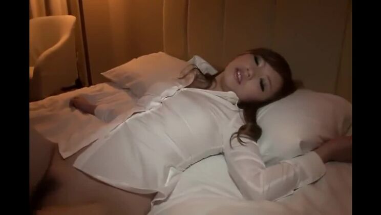 Дразнящая восточная девушка