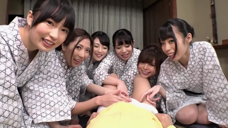 Великолепная японская шлюха в отличном любительском порно.