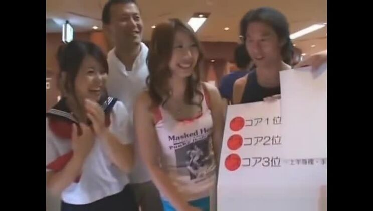 Азиатские девушки раздеваются