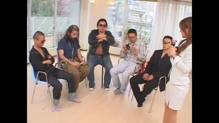 Экзотическая японская проститутка Касуми Араи в фильме "Horny Sports", сцена от первого лица (POV JAV).