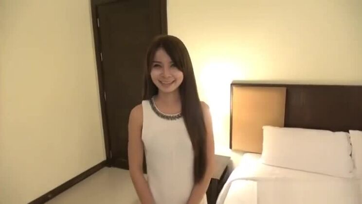 Молодая японка сломалась без резинки из-за японского мужчины.