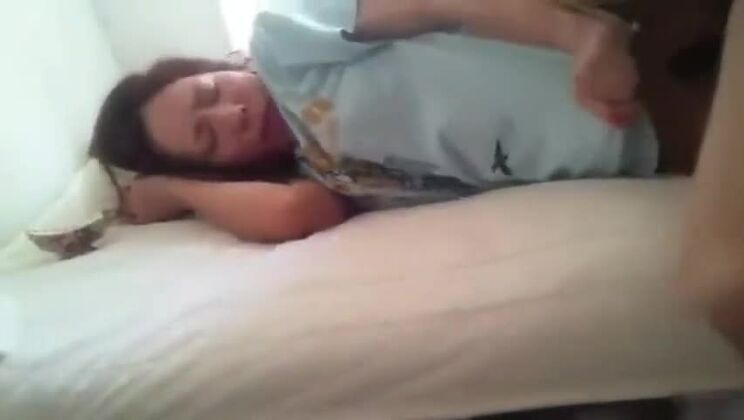 Потрясающее порно-видео. Большие сиськи пытаются смотреть ради зрелища.