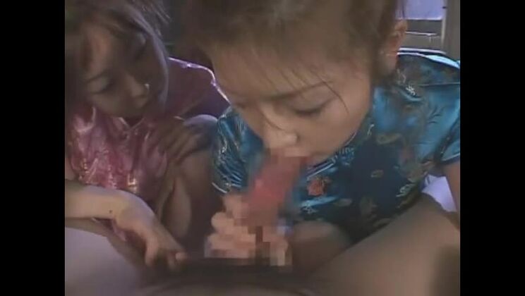 Потрясающая японская модель в невероятном порно-ролике с эякуляцией и сексом втроём.