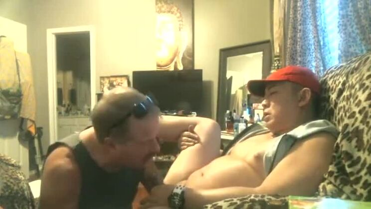 ДЕДУШКЕ ТОЖЕ НУЖЕН ЧЛЕН И СПЕРМА :)