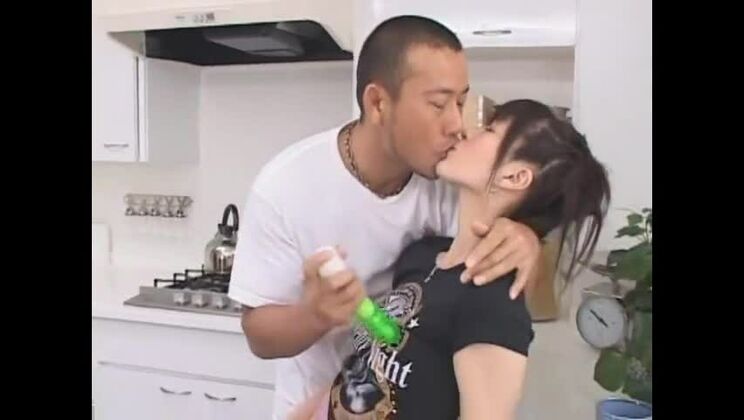 Экзотическая японская девушка в потрясающем крупном плане, волосатый JAV-ролик