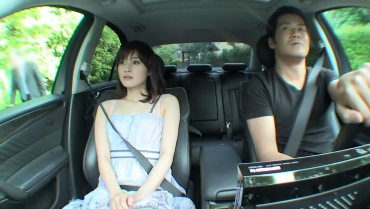 Потрясающая японская девушка в невероятном любительском порнофильме с элементами мастурбации.