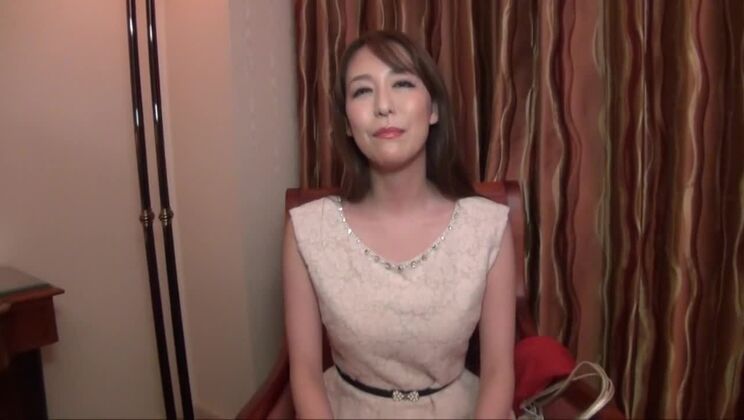 Невероятная японская девушка Акари Минамино в возбужденных чулках, большая грудь, JAV-клип.