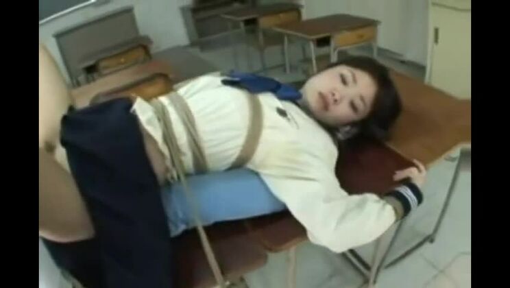 Смотрите японскую проститутку в самом безумном хардкорном японском порнофильме. Смотрите шоу