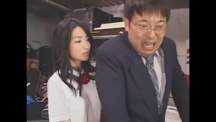 Сумасшедшая японская шлюха Рей Амами в порнофильме "Невероятная подружка"