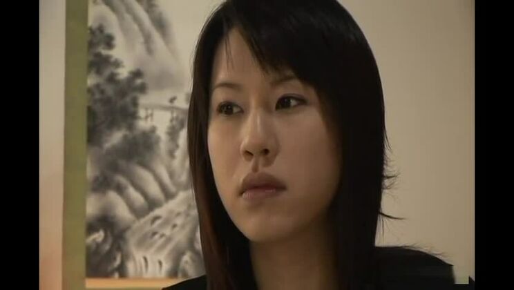 Сакура играет роль домохозяйки, которая делает минет и кончает внутрь.