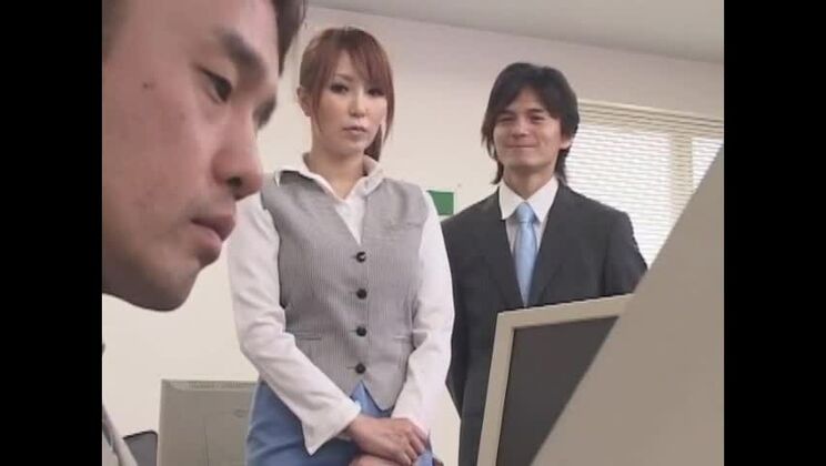 Лучшая японская проститутка Руру Аноа в самом горячем японском порно-видео с участием пары.