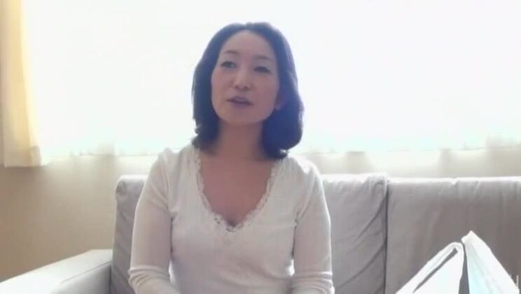 Безумная японская шлюха Микико Таканаши в потрясающем нижнем белье, фингернинг. JAV-фильм