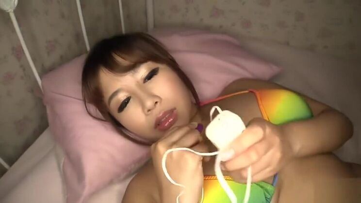 Невероятная японская девушка в эксклюзивной версии фильма "Самые сумасшедшие красотки, большие сиськи" (JAV).