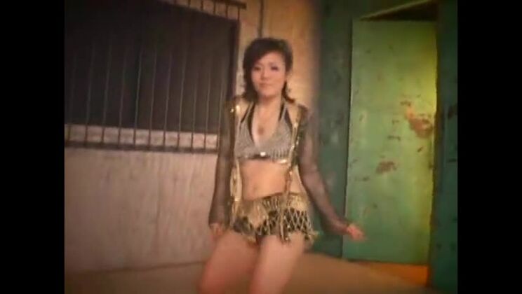 Сумасшедшая японская шлюха Кономи Такахара в возбужденном куннилингусе и минете JAV фильм.