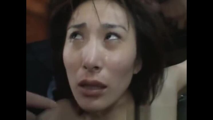 Высокая азиатка занимается сексом на публике, часть 4