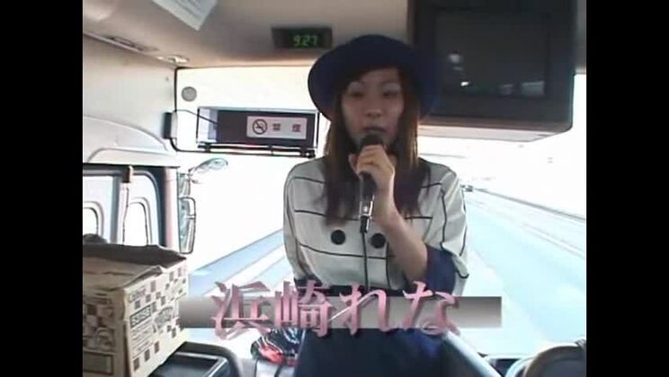 Возбужденная японская шлюха Рина Такакура, Мао Тачибана в лучшей сцене JAV с групповым сексом и минетом.