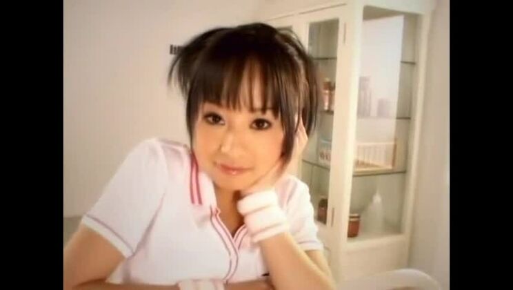 Сказочная японская шлюха Хазуки Окита в потрясающей сцене JAV с минетом и эякуляцией.