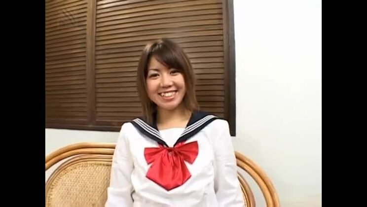 Юная красотка Ай Казуми мастурбирует и сосет член, чтобы кончить.