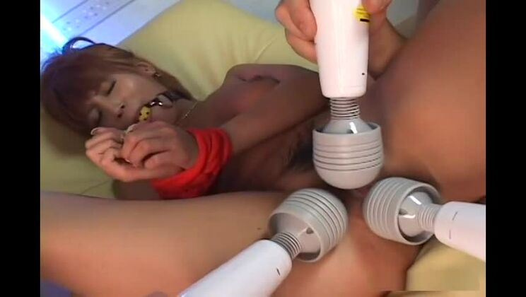 Азуса Иссики балует себя горячим и грязным бондажем