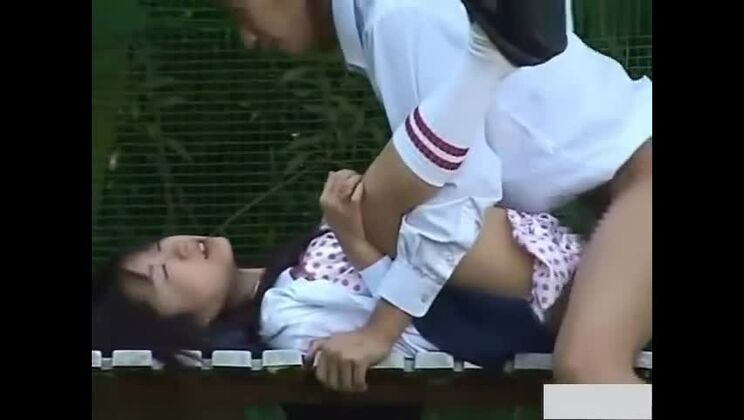 Сексуально захватывающий секс на открытом воздухе.