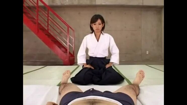 Самая горячая японская проститутка в экзотическом минете, любительский JAV-клип.