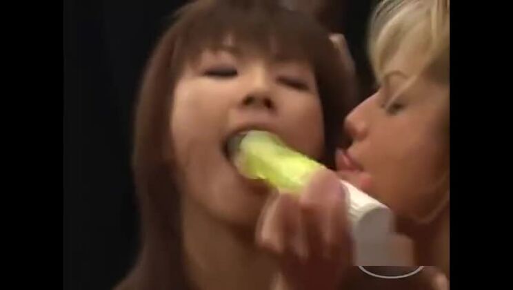 Блондинка против азиатки 1