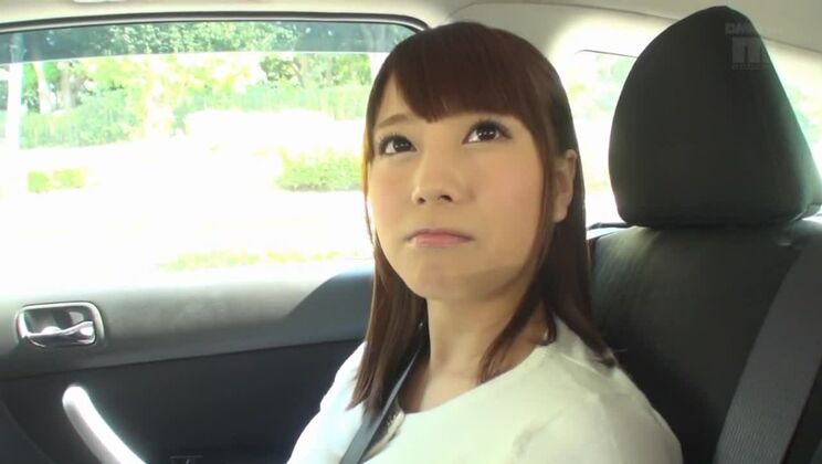 Самая горячая японская шлюха Минами Хацукава в потрясающей сцене мастурбации и лесбийской JAV-сцене.