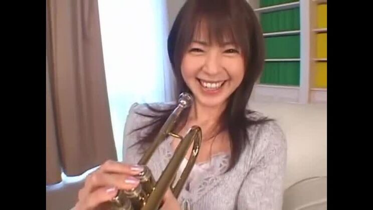 Возбужденная японская проститутка Мэй Итоя в невероятном POV-видео с мастурбацией.