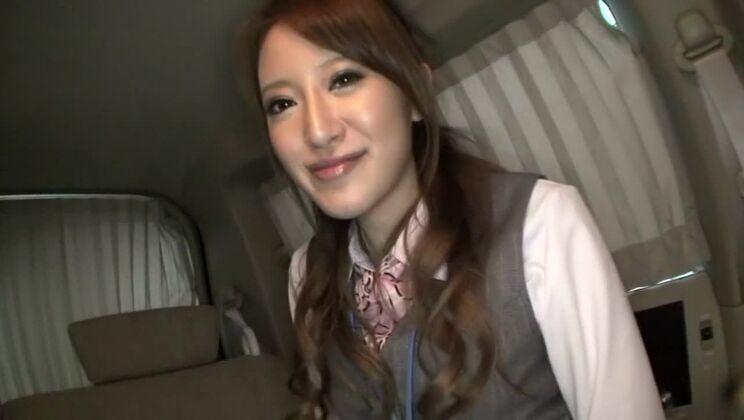 Возбужденная японская шлюха на природе, порноролик с минетом.