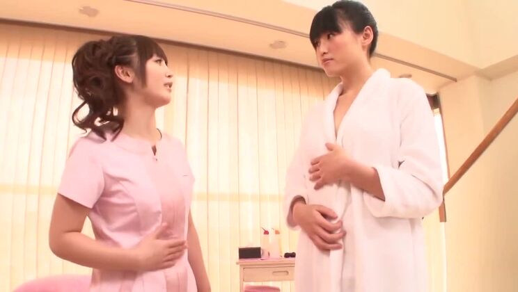 Восхитительная азиатская лесбиянка Фуука Нанасаки наслаждается своей подругой.