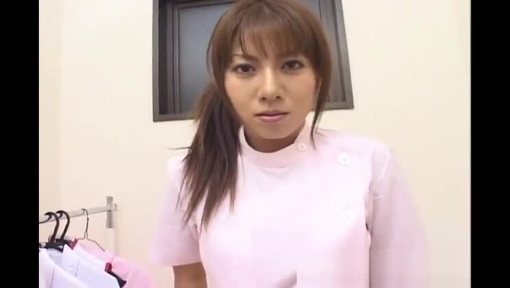 Аки Ято, милая азиатская медсестра демонстрирует себя (часть 4)