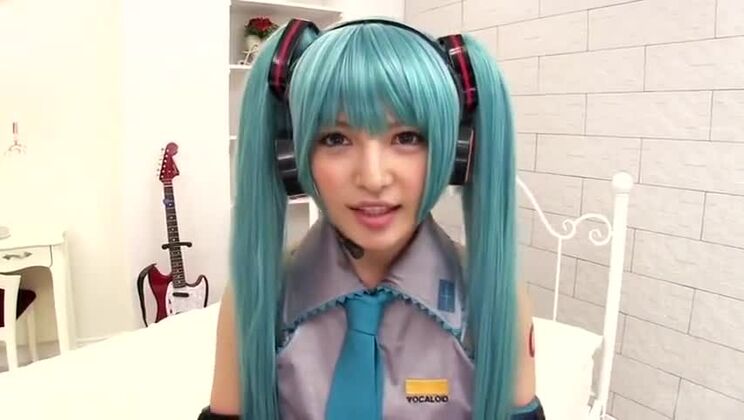 Сексуальная японка Киритами Юрия обожает кремпай.