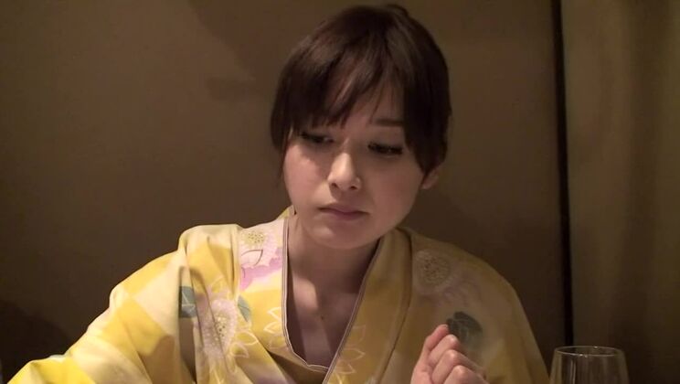 Лучшая японская проститутка в безумном минете, видео JAV с подростками.