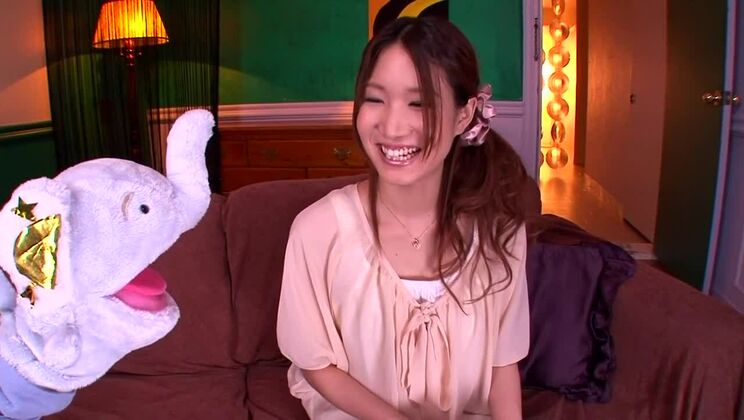 Самая горячая японская шлюха Микуни Майсаки в потрясающей цензурированной сцене JAV с эякуляцией на лицо и волосатой вагиной.