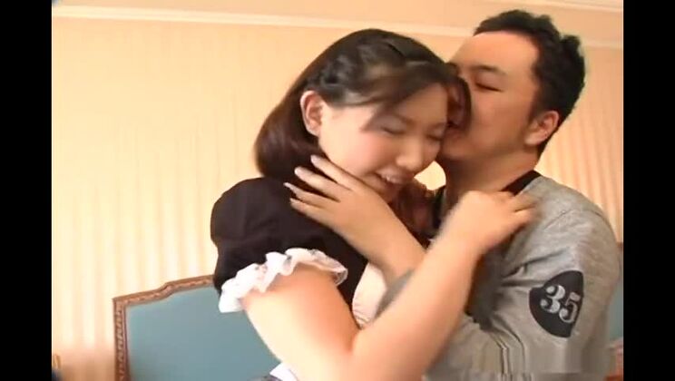 Она делает минет и ласкает грудь.