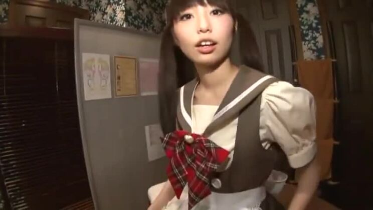 メイドリフレの店員さんがイヤらしい事いっぱいしちゃいました！ みなみ