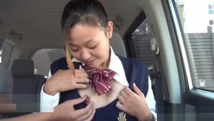 Азиатская школьница трахается