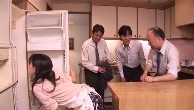 Эксклюзивный групповой секс с горячей азиаткой