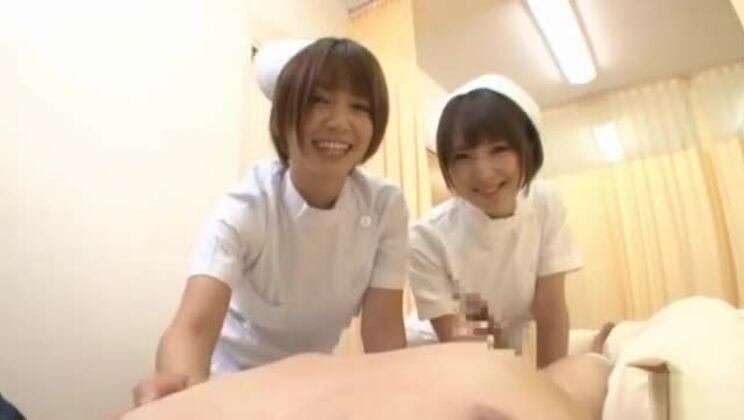 сексуальный Медсестра трахается как сумасшедшая.