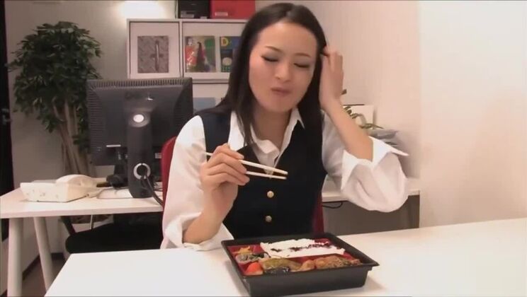 Японская офисная работница сосет член сотрудника. Часть 1. Candidporn.com