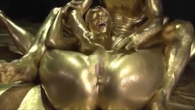 Единственный раз, когда я бы трахнул золотую девушку XD.