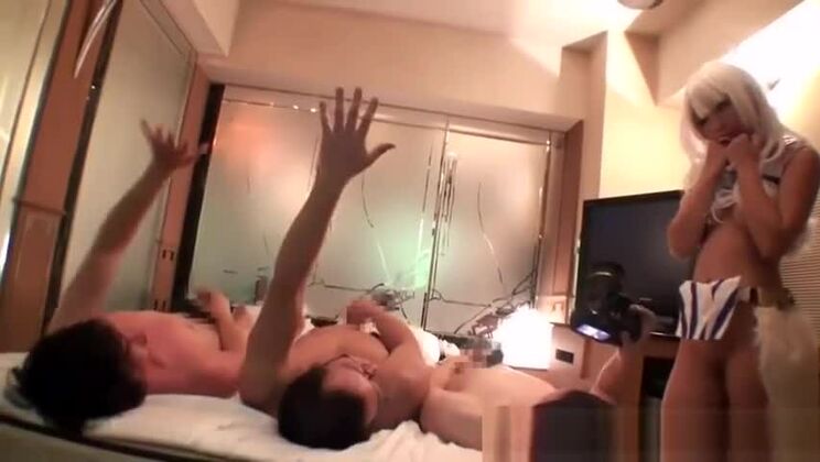 азиатская блондинка