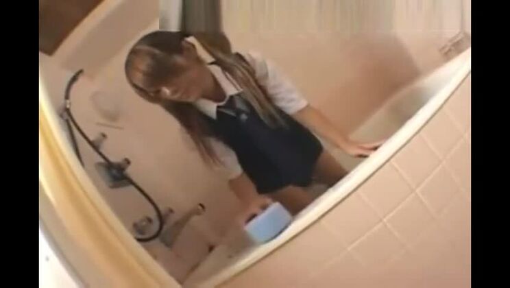 SNFD-002 Японские школьницы в мокром виде 2