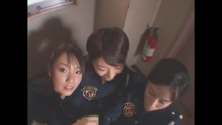 Экзотические японские девушки Ако Охоши, Михую Эндо и Хината Каваи в откровенном порнофильме с групповым сексом.