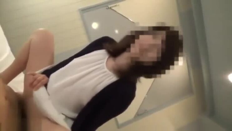 Попробуйте посмотреть на японскую модель в безумном JAV-фильме, который поработит ваш разум.