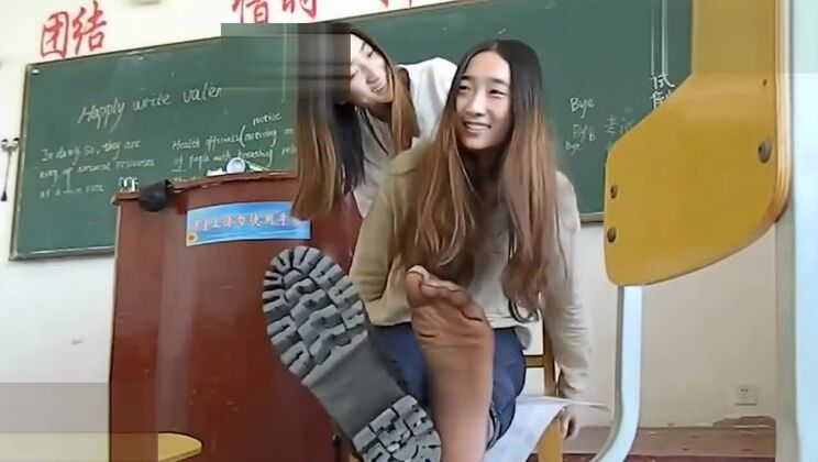 ЩЕКОТКА АЗИАТСКИХ КОЛГОТОК