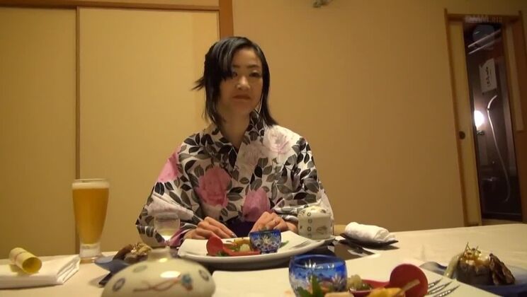 Лучшая японская модель Казуми Осанаи в сцене «Безумный душ», мастурбация/маникюр (JAV-сцена).